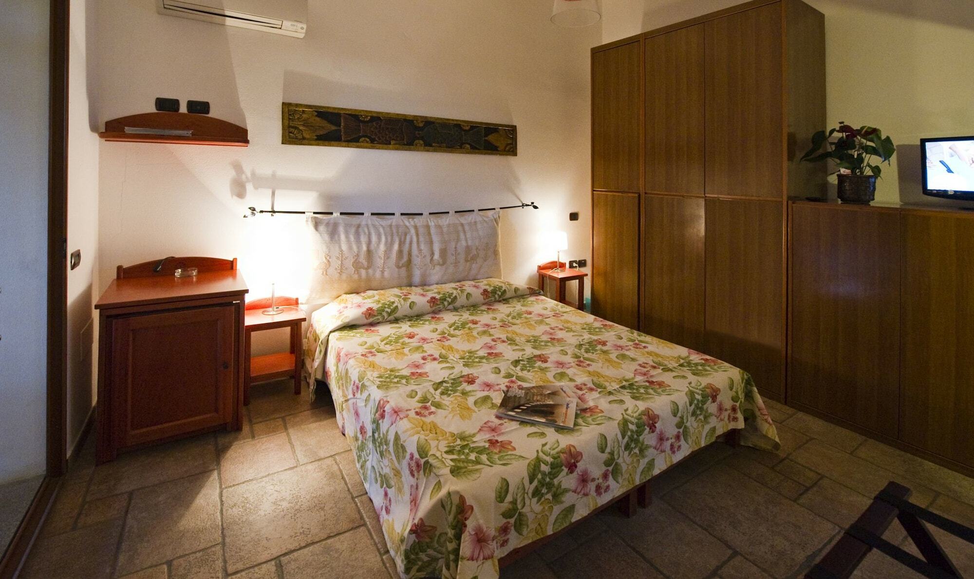 Villaggio Camping Spiaggia Del Riso Villasimius Eksteriør billede